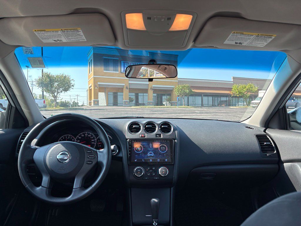 Used 2010 Nissan Altima 2.5 S FWD image 11