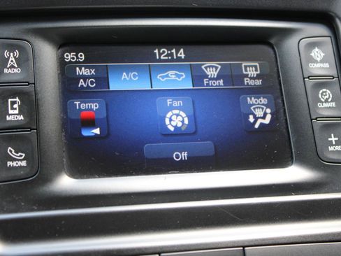 Used 2016 Chrysler 200 Limited FWD image 31