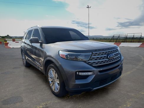 Used 2021 Ford Explorer Limited w/ Equipment Group 301A AWD/4WD image 2