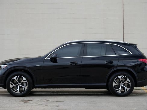 Used 2025 Mercedes-Benz GLC 350e 4MATIC image 9