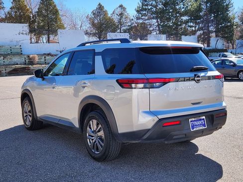 Used 2025 Nissan Pathfinder SV image 5