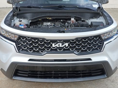 Used 2022 Kia Sorento S w/ Panoramic Sunroof Package AWD/4WD image 7