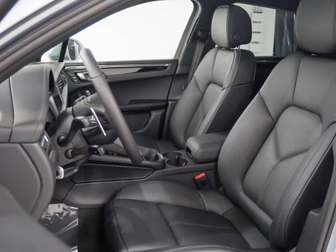 Used 2026 Porsche Macan AWD/4WD image 5