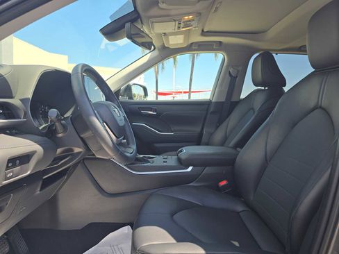 Certified 2025 Toyota Highlander XLE FWD image 22