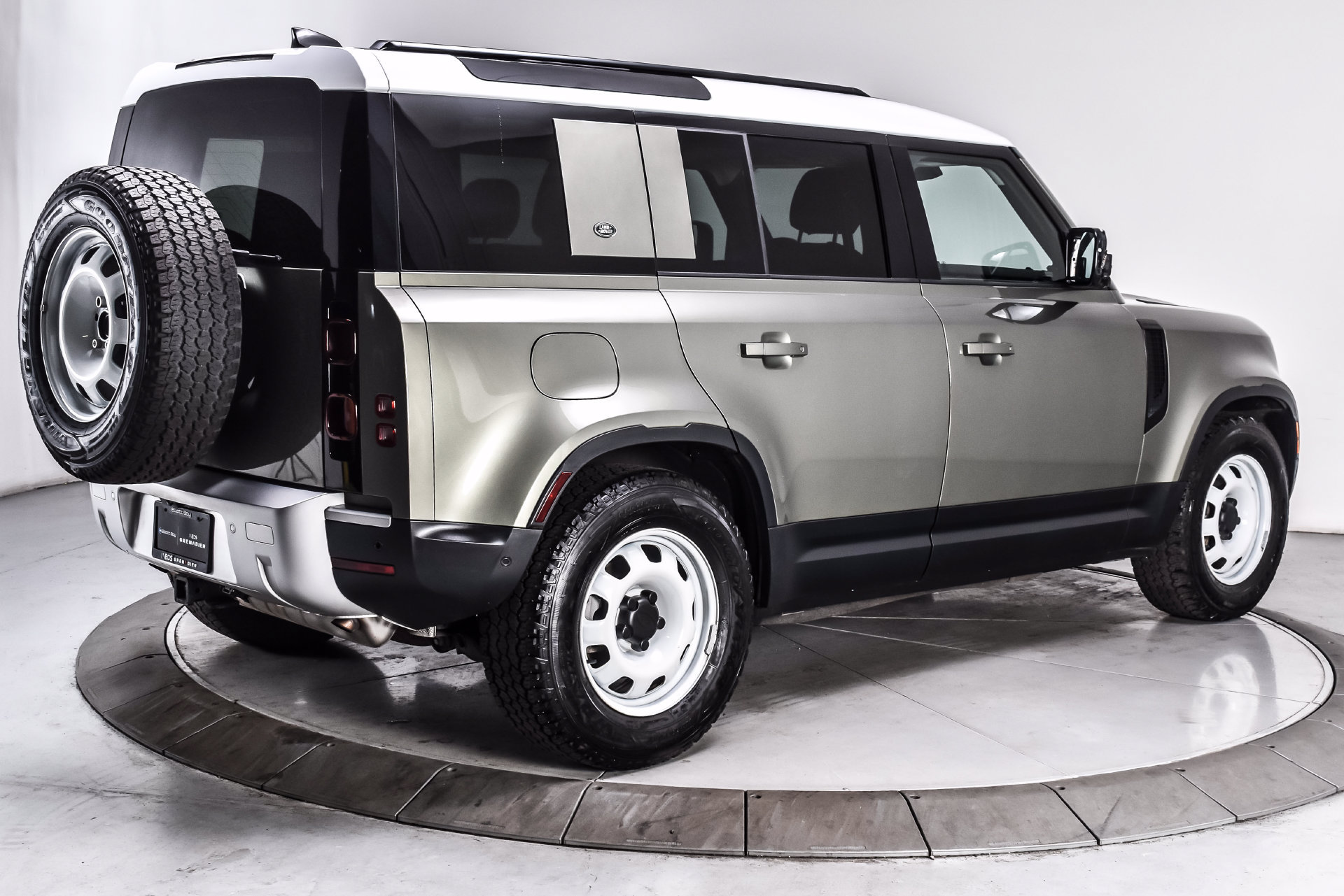 Used 2024 Land Rover Defender 110 S AWD/4WD image 5