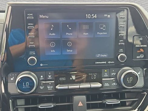 Used 2021 Toyota Highlander XLE FWD image 22