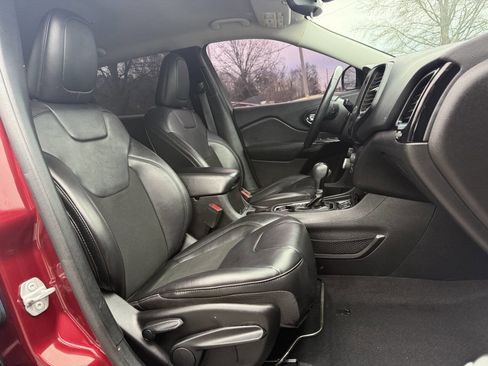 Used 2021 Jeep Cherokee Latitude Plus image 14