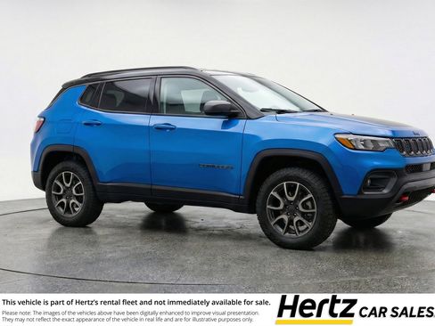 Used 2025 Jeep Compass Trailhawk image 1