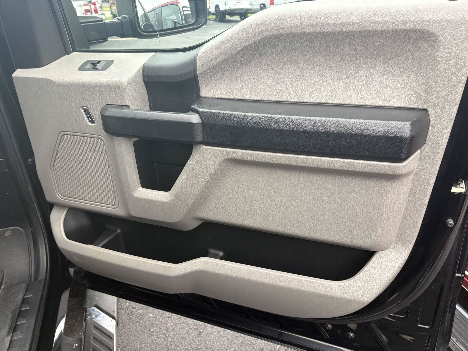 Used 2017 Ford F250 XL w/ STX Appearance Package AWD/4WD image 16