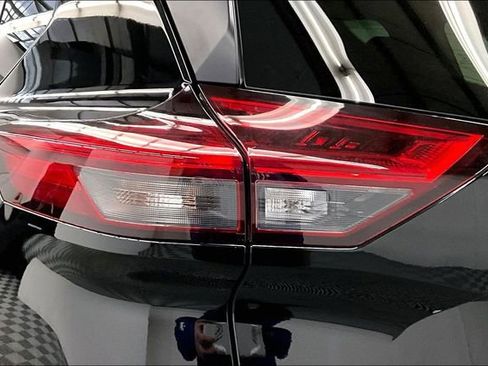 Used 2023 Nissan Rogue SV image 32