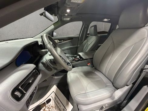 Used 2023 Lincoln Nautilus Reserve w/ Equipment Group 202A image 10