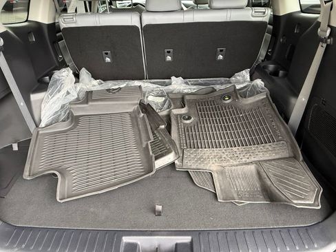 Used 2023 Toyota Highlander XLE AWD/4WD image 20