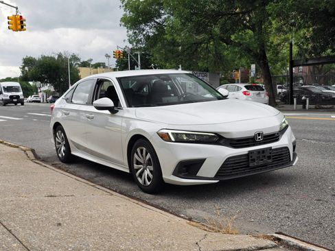 Used 2022 Honda Civic LX image 4