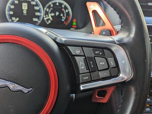 Used 2017 Jaguar F-PACE R-Sport image 12