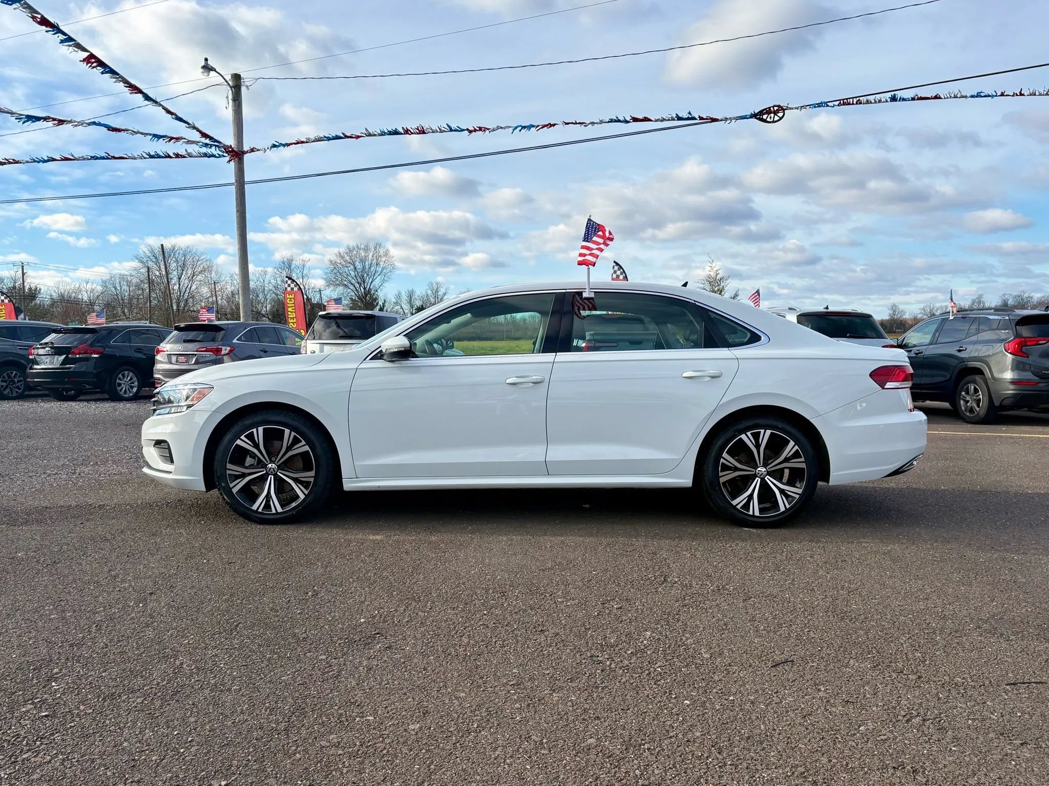 Used 2022 Volkswagen Passat 2.0T SE FWD image 2