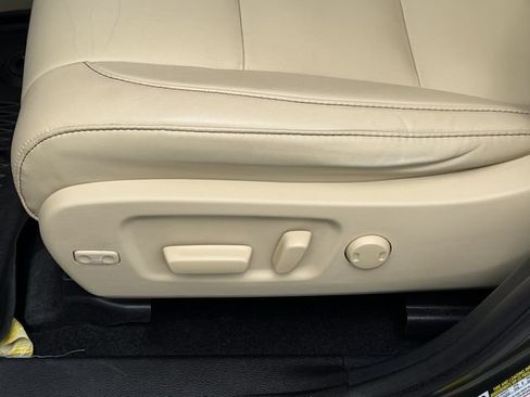 Used 2019 Toyota Highlander XLE AWD/4WD image 23