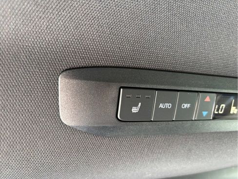 Used 2025 Toyota Sienna Platinum AWD/4WD image 44