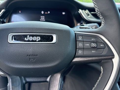 Used 2023 Jeep Grand Cherokee Limited w/ Luxury Tech Group II AWD/4WD image 36
