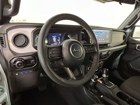 Used 2024 Jeep Wrangler Unlimited AWD/4WD image 15