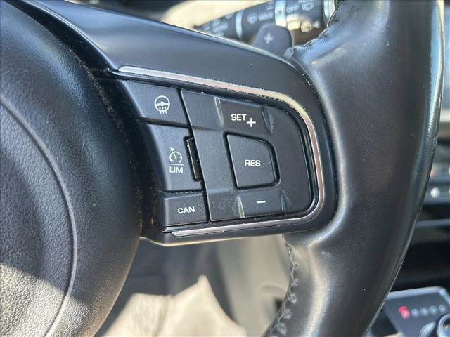 Used 2018 Jaguar F-PACE Premium AWD/4WD image 15