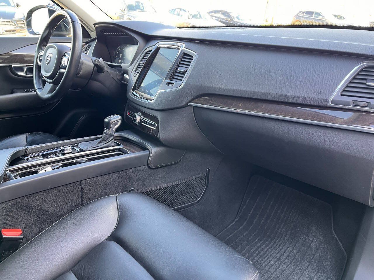 Used 2019 Volvo XC90 T5 Momentum w/ Multimedia Package AWD/4WD image 27