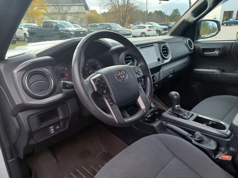 Used 2019 Toyota Tacoma TRD Sport w/ Technology Package image 8