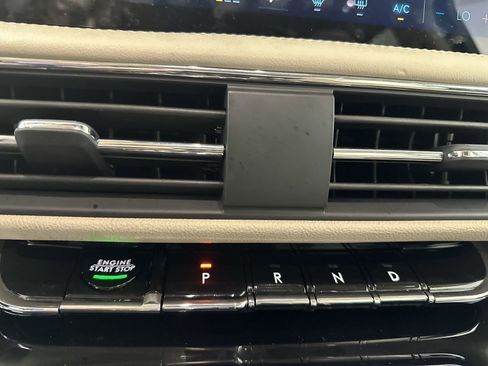 Used 2025 Lincoln Corsair FWD w/ Equipment Group 101A image 24