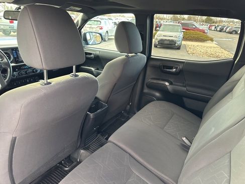 Used 2017 Toyota Tacoma TRD Off-Road image 18