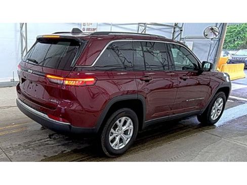 Used 2023 Jeep Grand Cherokee Limited AWD/4WD image 4