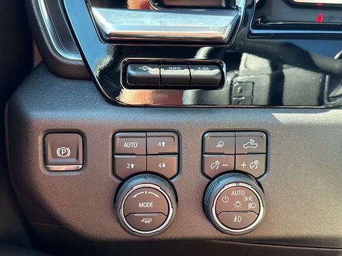 Used 2026 Chevrolet Silverado 1500 High Country AWD/4WD image 36