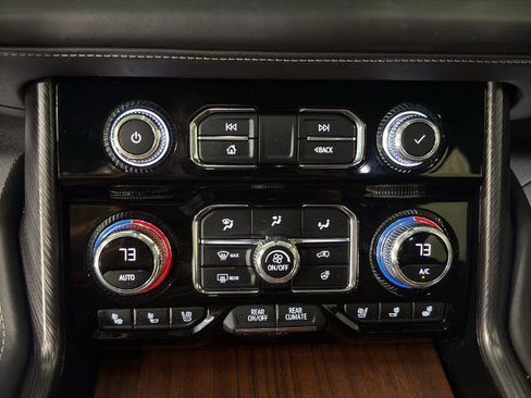Used 2023 GMC Yukon XL Denali Ultimate AWD/4WD image 5