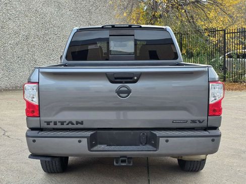 Used 2018 Nissan Titan SV w/ SV Convenience Package image 4