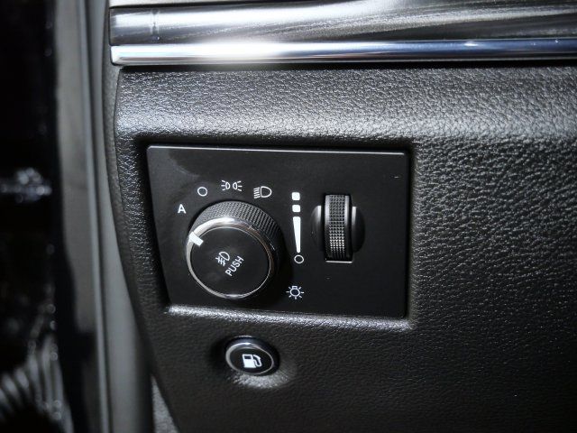 Used 2019 Jeep Grand Cherokee Limited AWD/4WD image 25