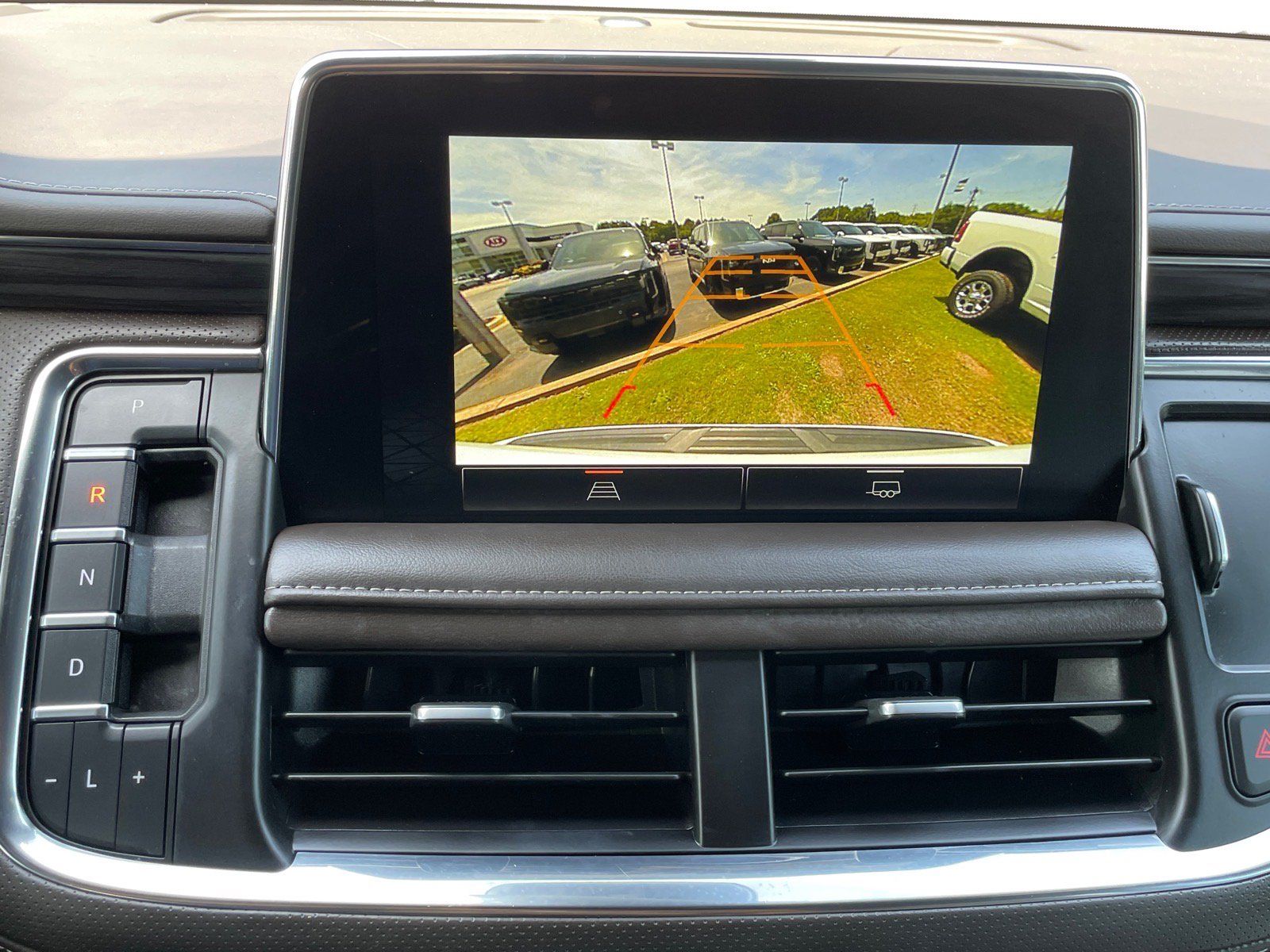 Used 2023 GMC Yukon SLT AWD/4WD image 17