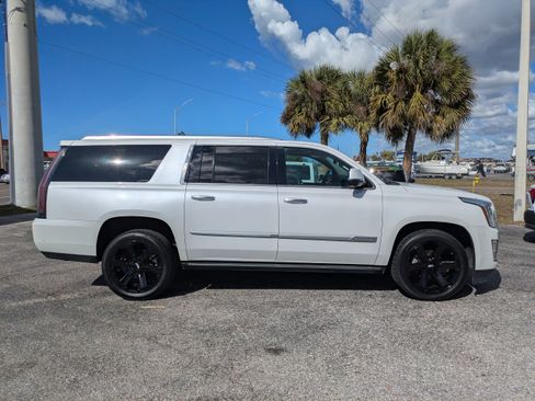 Used 2020 Cadillac Escalade ESV Premium Luxury AWD/4WD image 3