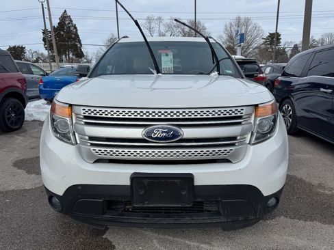 Used 2015 Ford Explorer XLT w/ Equipment Group 202A image 8