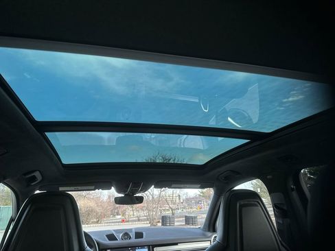 Used 2019 Porsche Cayenne Turbo AWD/4WD image 37