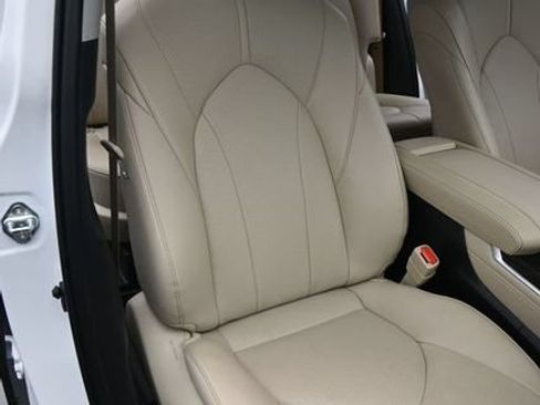 Used 2025 Toyota Highlander Limited FWD image 16