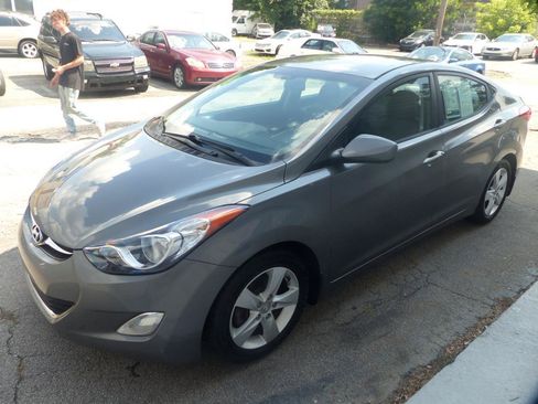Used 2013 Hyundai Elantra GLS w/ Preferred Pkg FWD image 2