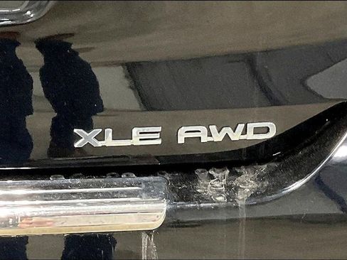 Used 2023 Toyota Highlander XLE AWD/4WD image 24