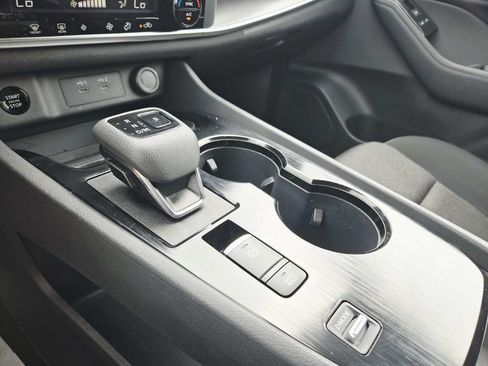 Used 2025 Nissan Rogue SV FWD image 28
