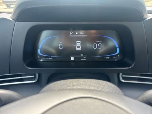 Used 2025 Hyundai Elantra SE FWD image 17