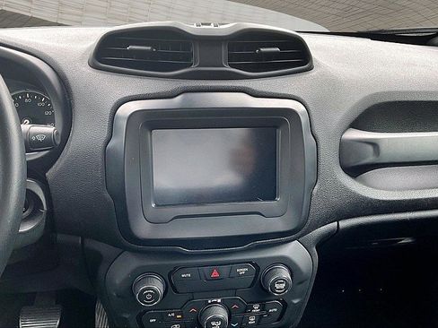Used 2019 Jeep Renegade Altitude w/ Quick Order Package 2XM FWD image 19