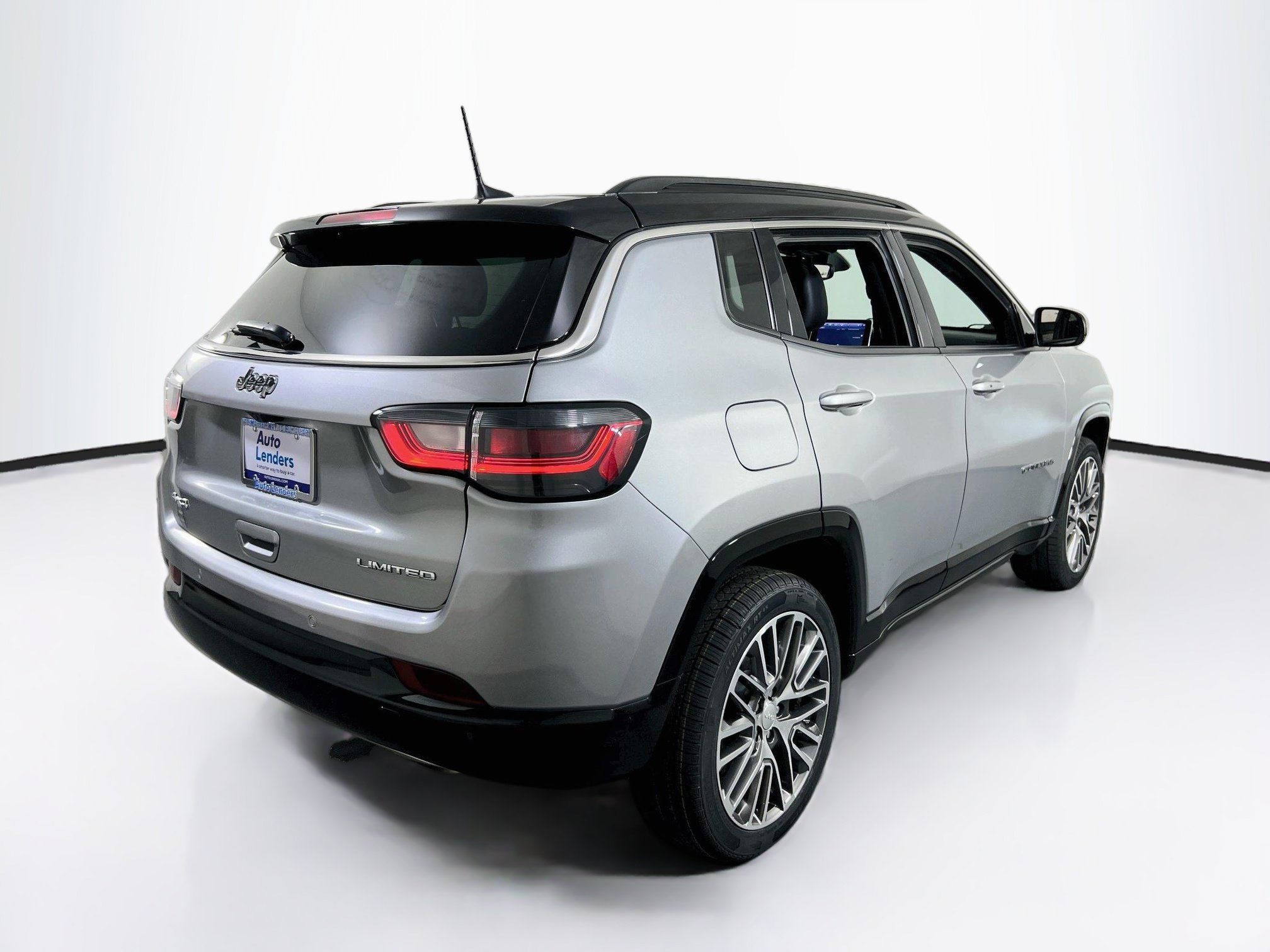 Used 2023 Jeep Compass Limited w/ Elite Group AWD/4WD image 5