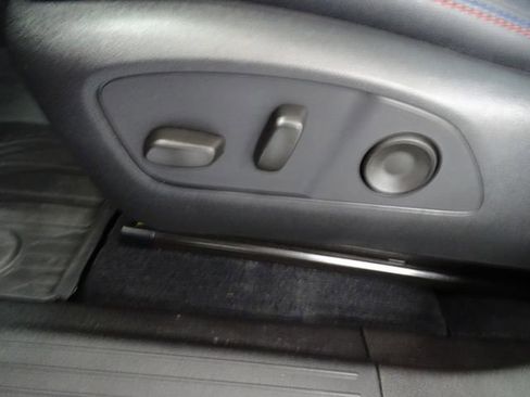 Used 2025 Chevrolet Equinox EV RS w/ Convenience Package II image 3