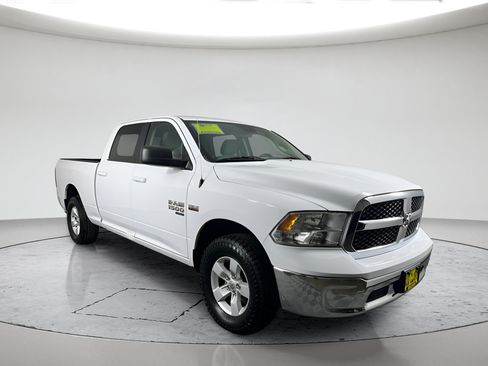 Used 2019 RAM 1500 Classic SLT AWD/4WD image 3
