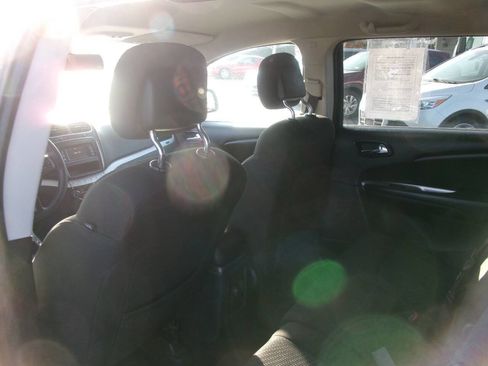 Used 2019 Dodge Journey SE image 16