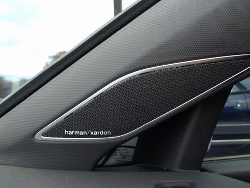 Used 2022 Volkswagen Golf R AWD/4WD image 17