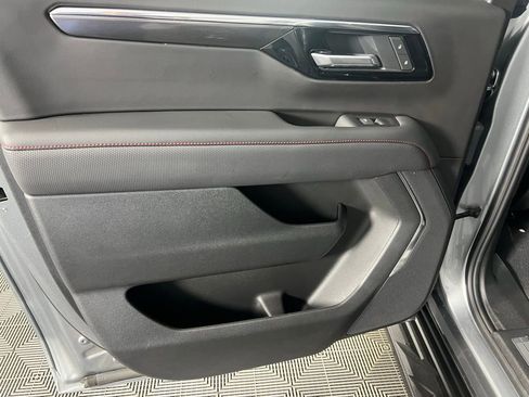 Used 2025 Chevrolet Suburban RST image 29