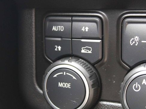 Used 2022 Chevrolet Tahoe LT AWD/4WD image 19